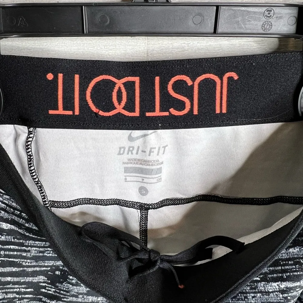 Nike Dri-Fit Capri Leggings - Image 4