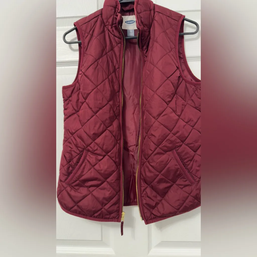 Old Navy Maroon Quilted Vest - Image 4