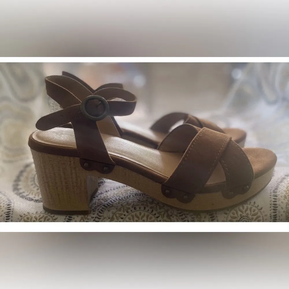 American Eagle Outfitters strappy brown sandal with block heel Size 8 NWOB - Image 2