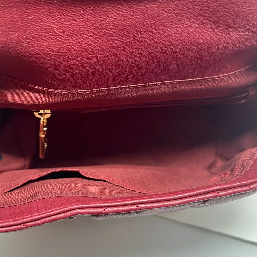 BADGLEY MISCHKA. NWT MSRP $129
Faux Pearl-Embellished Quilted Crossbody Bag - Image 9