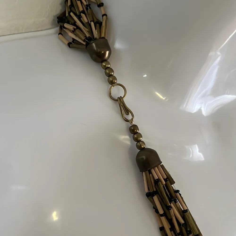 Beautiful beaded necklace with metal accents - Image 4