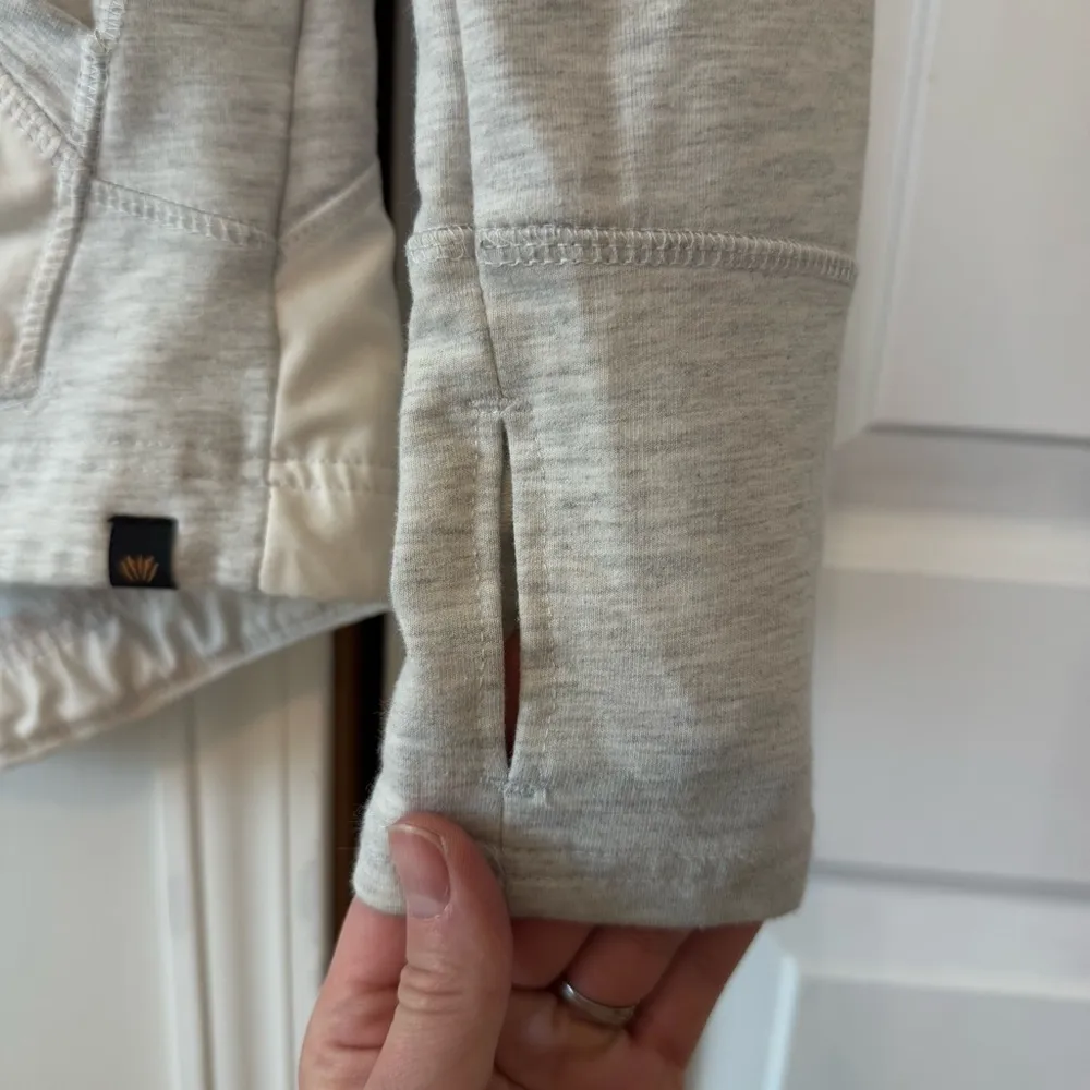 Studio by Energy Zone Women’s Zip Up Athletic Sweater Size Small Gray - Image 7