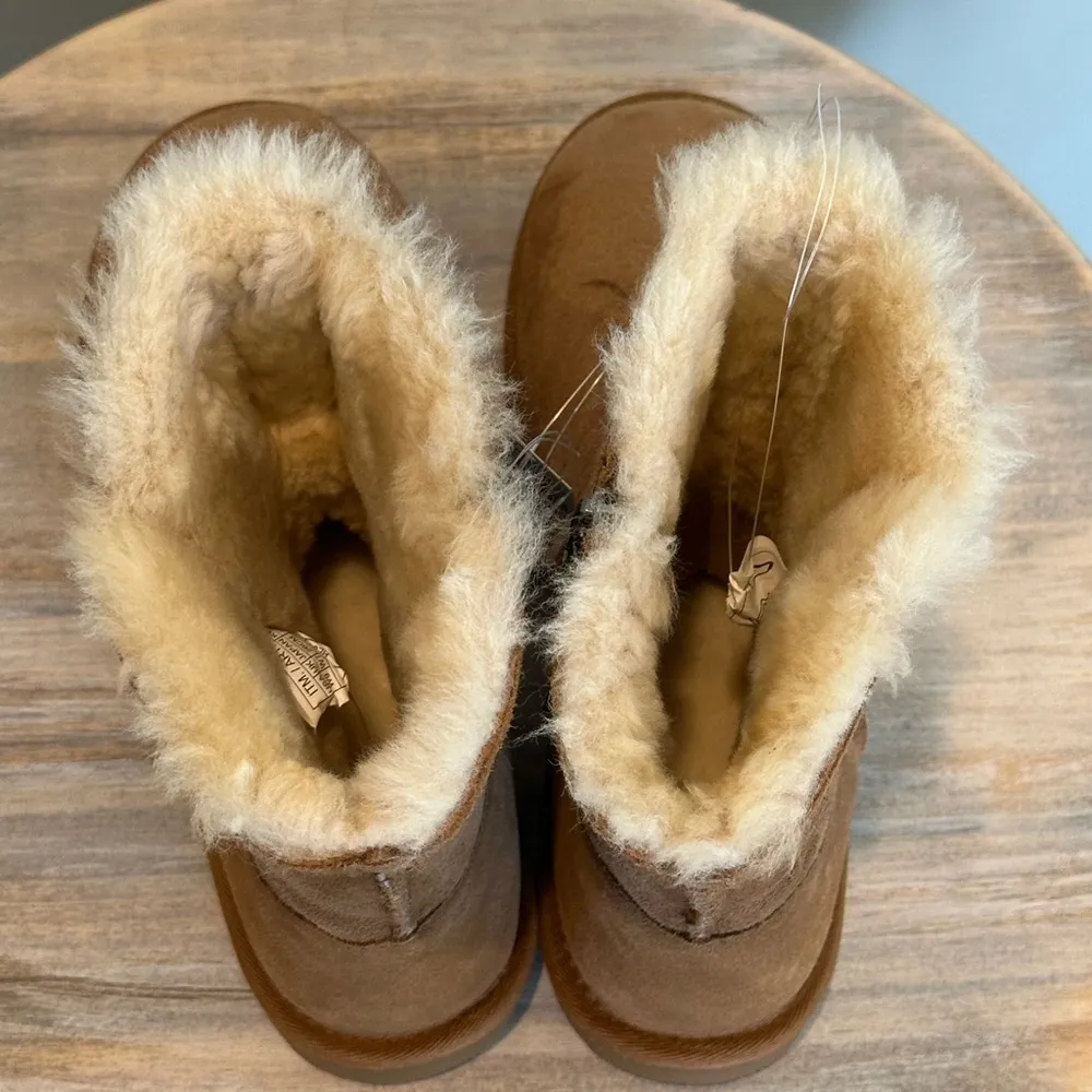New with tags Brown Sherpa Boots Size 9 Tan - Image 8
