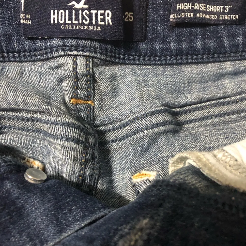 Hollister buttonfly high Rise shortie stretch women size 1/25 cuffed jean shorts - Image 4