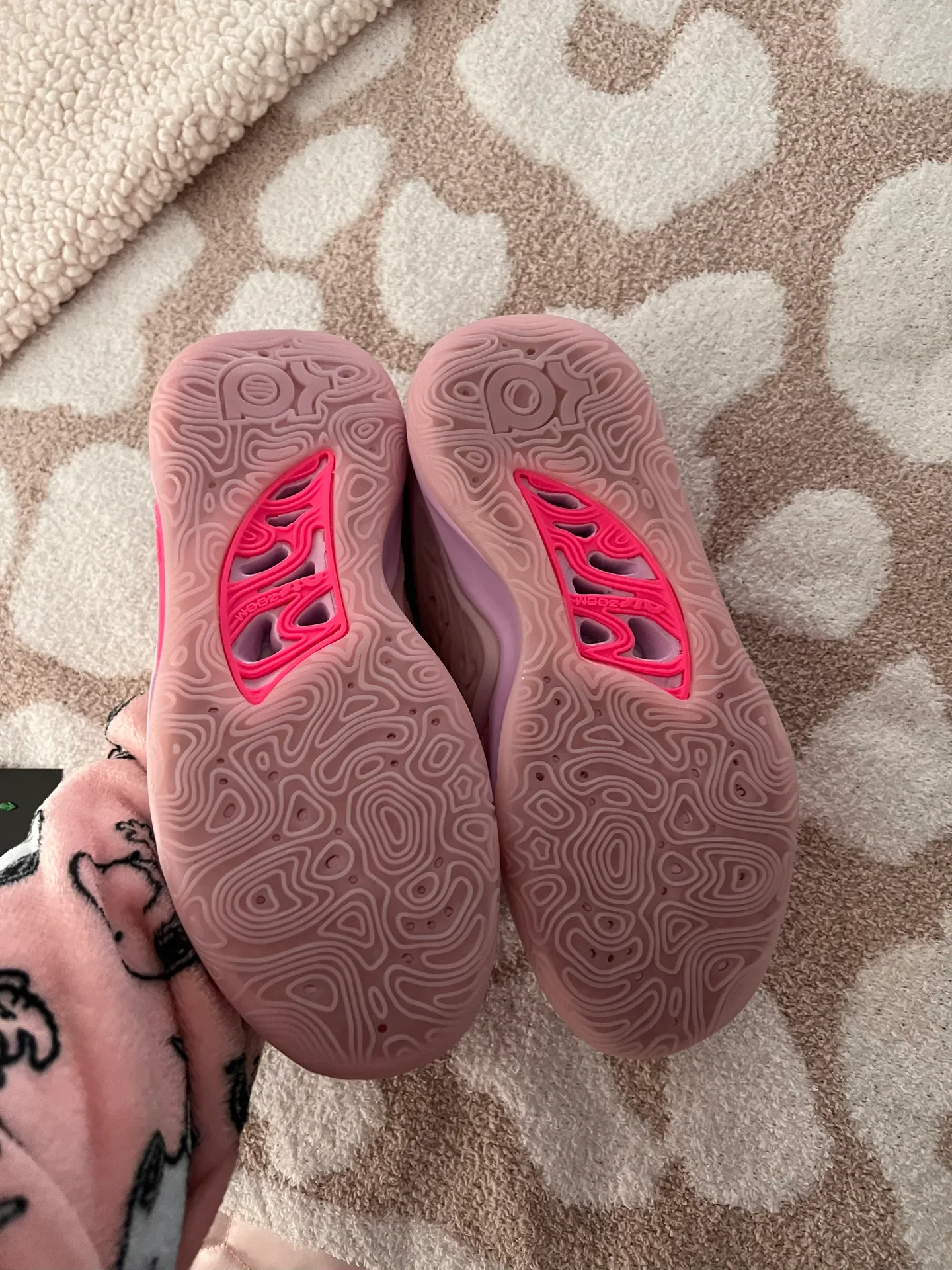 Pink Basketball Shoes - Image 10