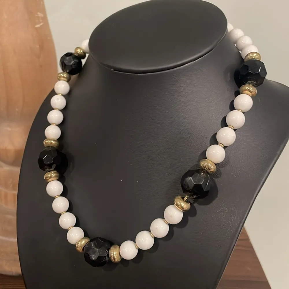 Vintage Alabaster black and white beaded necklace - Image 2