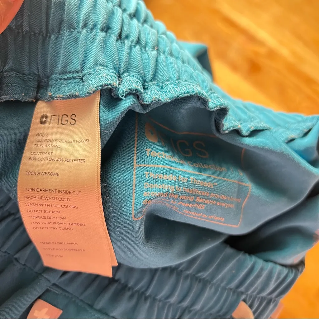 Figs women’s Blue Track Pants with Elastic Cuffs and Drawstring Waist size S - Image 9