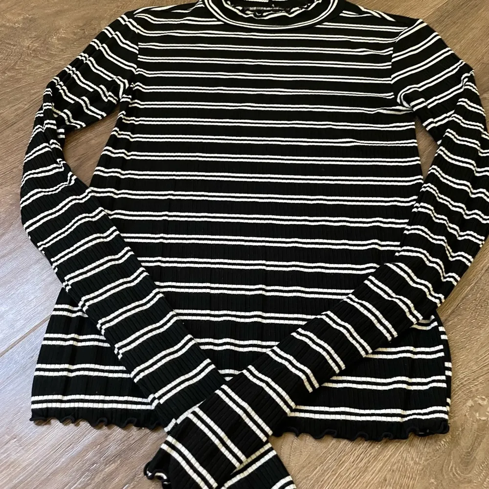 Arizona Jean Co Long Sleeve Mock Neck Crop Top ~ B/W Stripe ~ Women’s Size S - Image 6