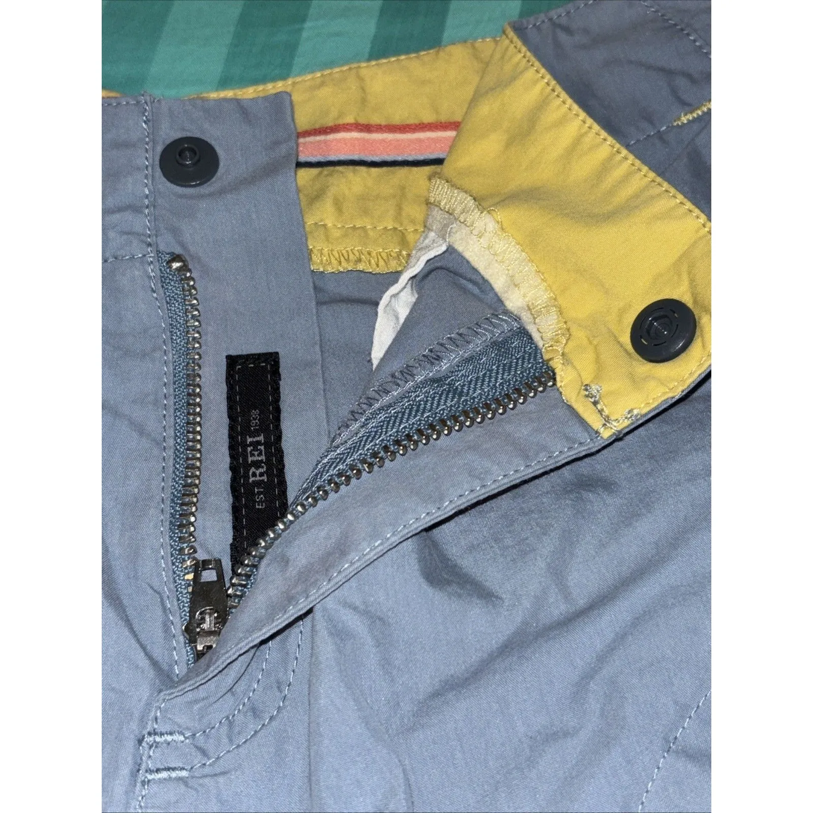 R.E.I. WOMEN'S Powder Blue Shorts Sz 6 Waist 30 Snap Zip Close 6 Pocket - Image 7