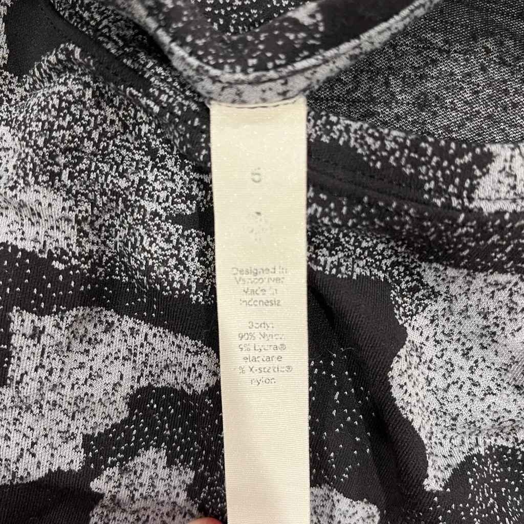 Dark Camo Lululemon Cropped Teeshirt - Image 2