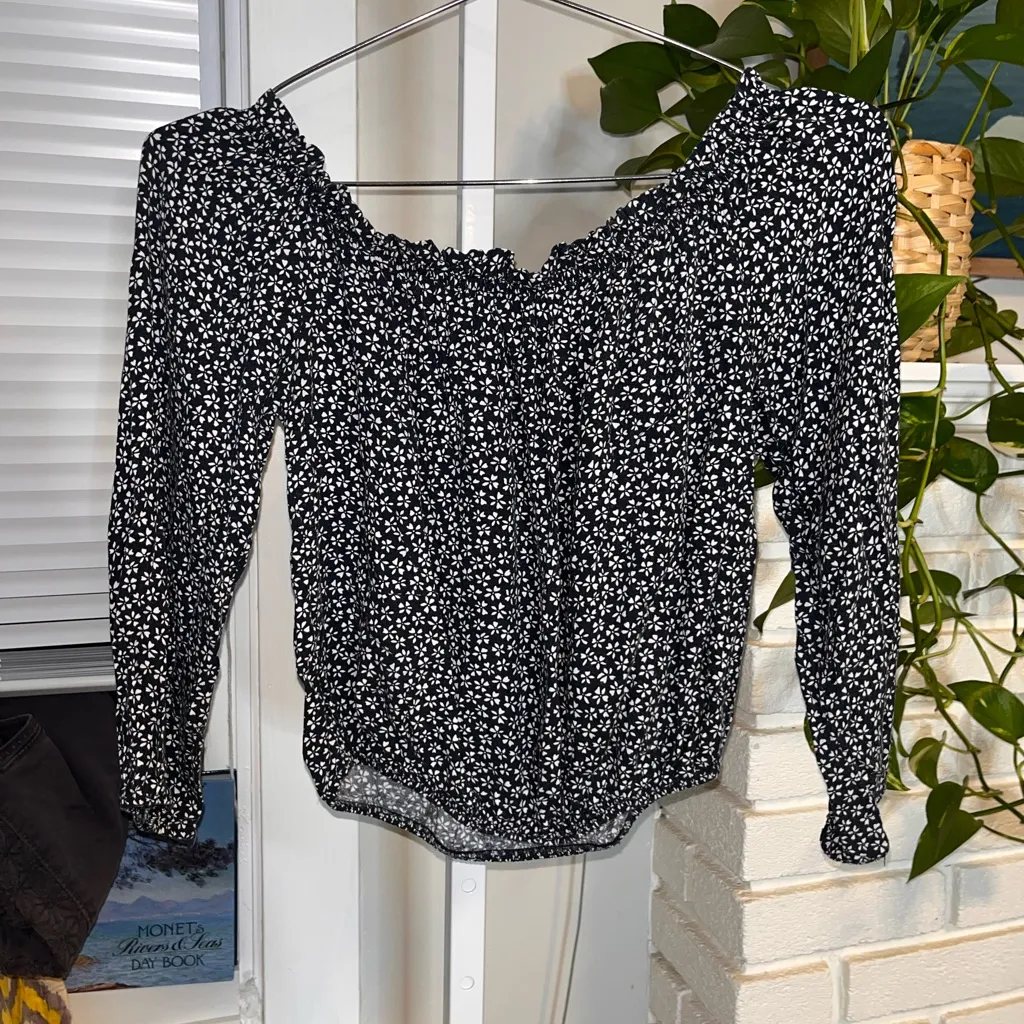 Brandy Melville Long Sleeve Off Shoulder Dainty Top - Image 3