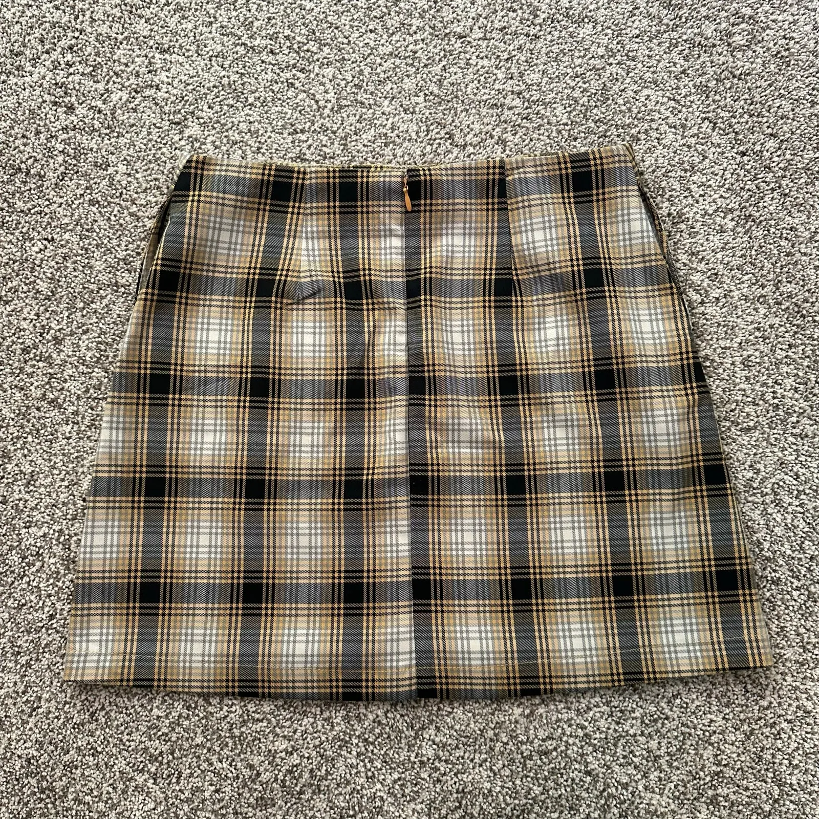 Urban Outfitters yellow, white & black plaid mini skirt size M NWT - Image 3