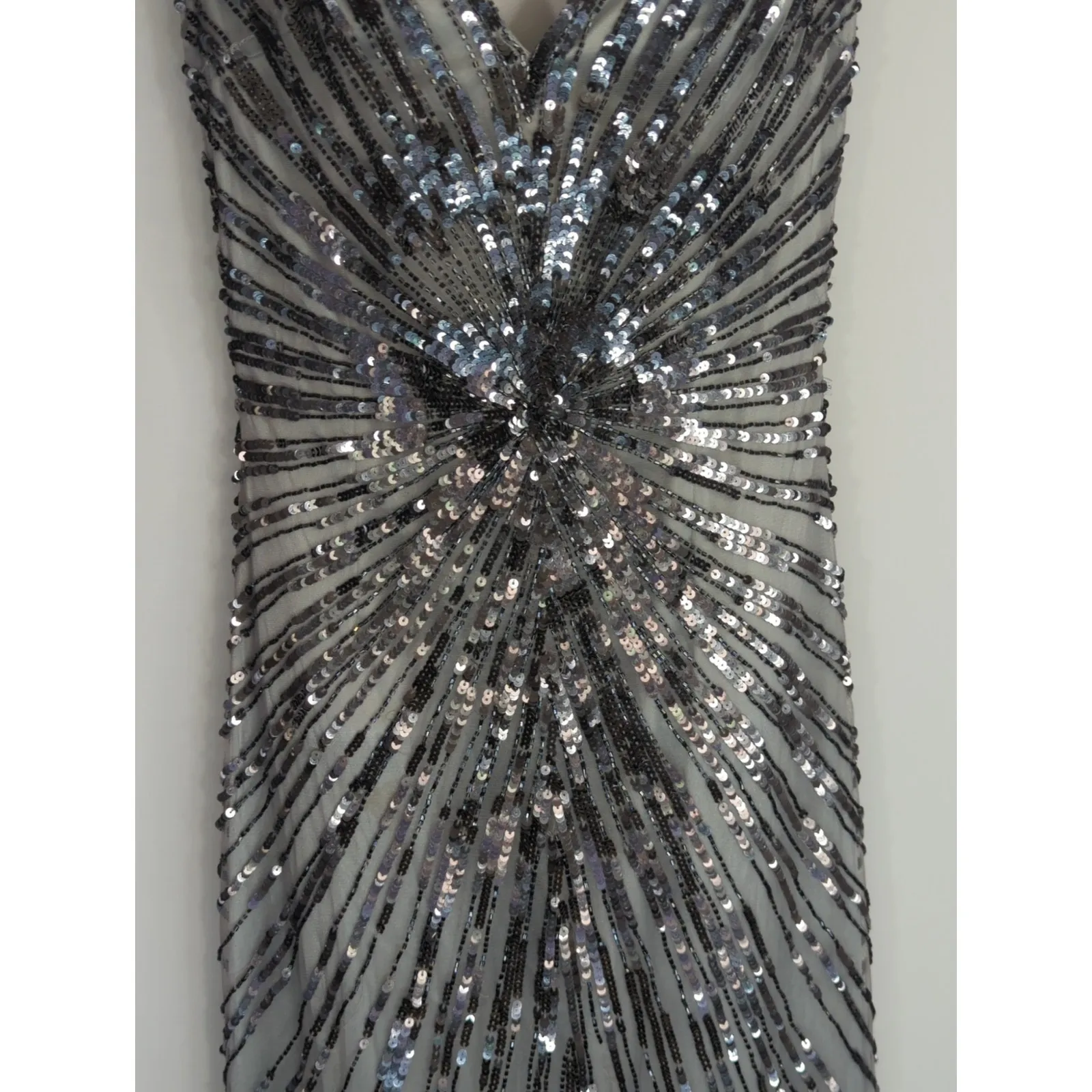 Mac Duggal Silver Sequined Cap Sleeve Evening Gown Womens Size 6‎ Formal Party - Image 4