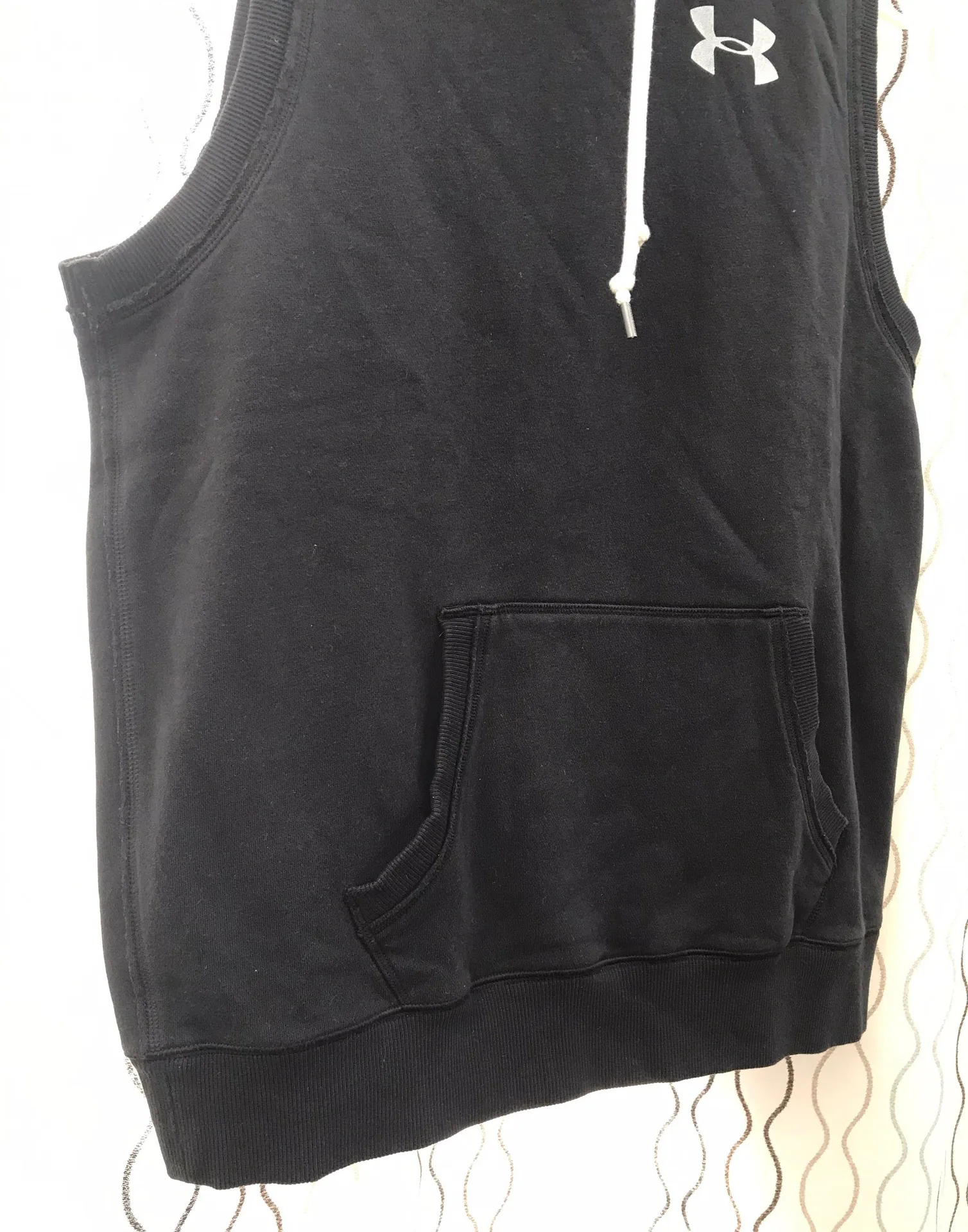 Sleveless Hoodie - Image 4