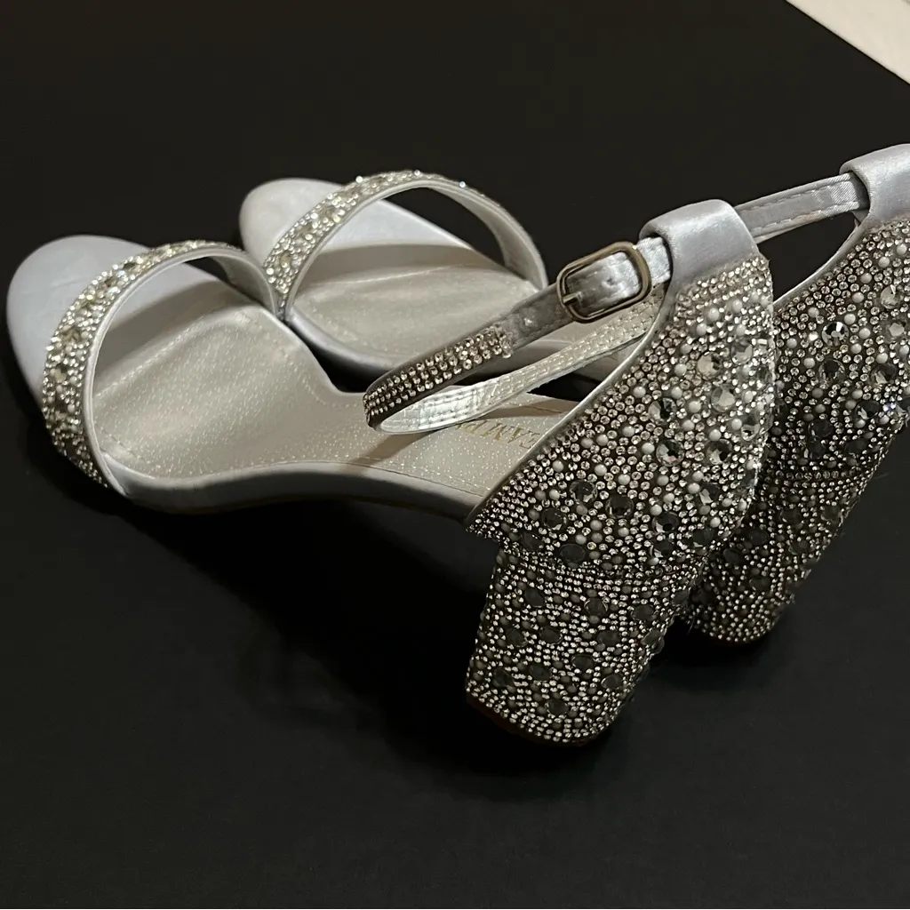 Dream Pairs bejeweled high heel sandals, sz 10,silver satin and rhinestones, NEW - Image 15