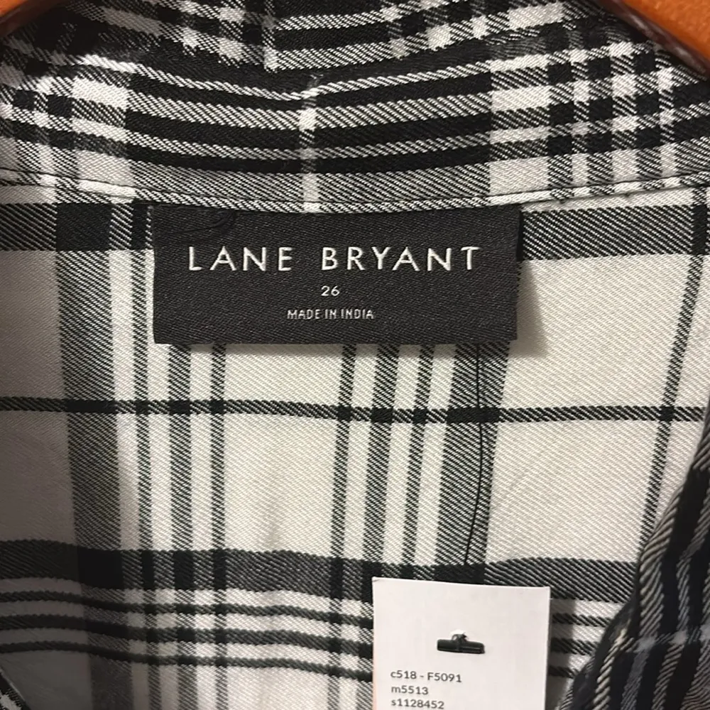 Lane Bryant Women’s Blouse Button Down Black White Monochrome Plaid Shirt - Image 3