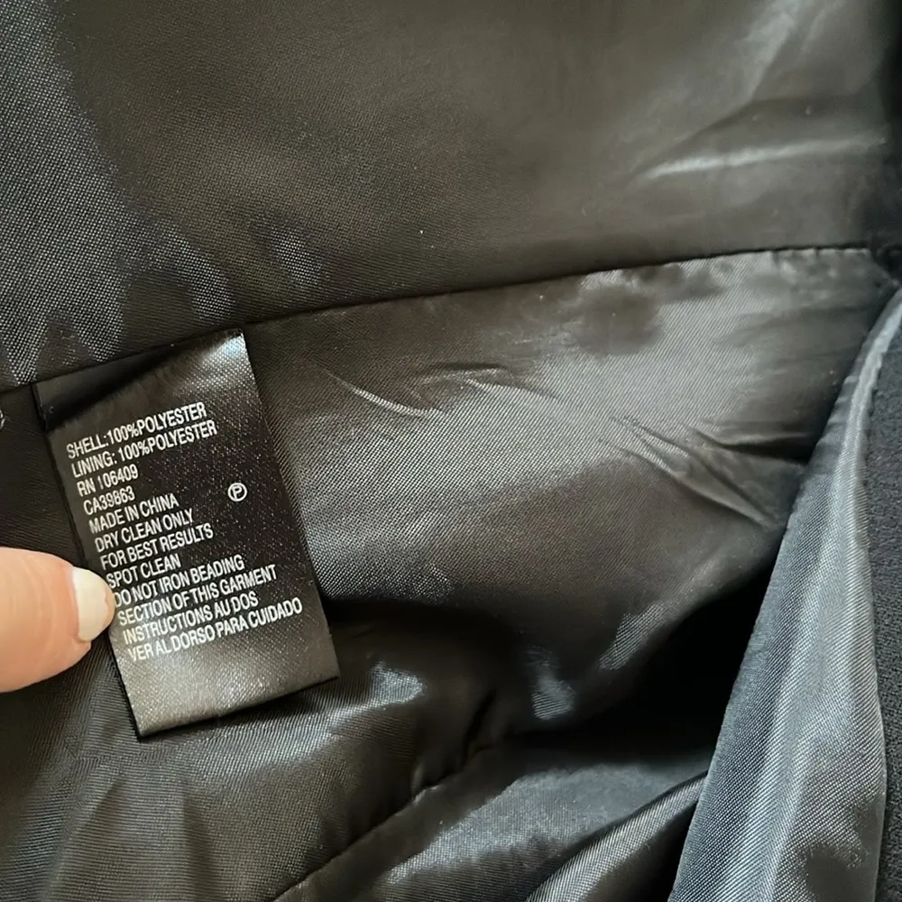 Tahari Women’s Black Blazer Shoulder Pads Embroidered Mock Collar Snap Closuredb - Image 9