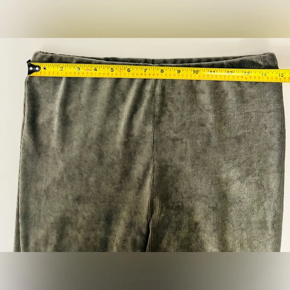 Timing women Olive Green ribbed velour flare Pull on pants L - Image 4