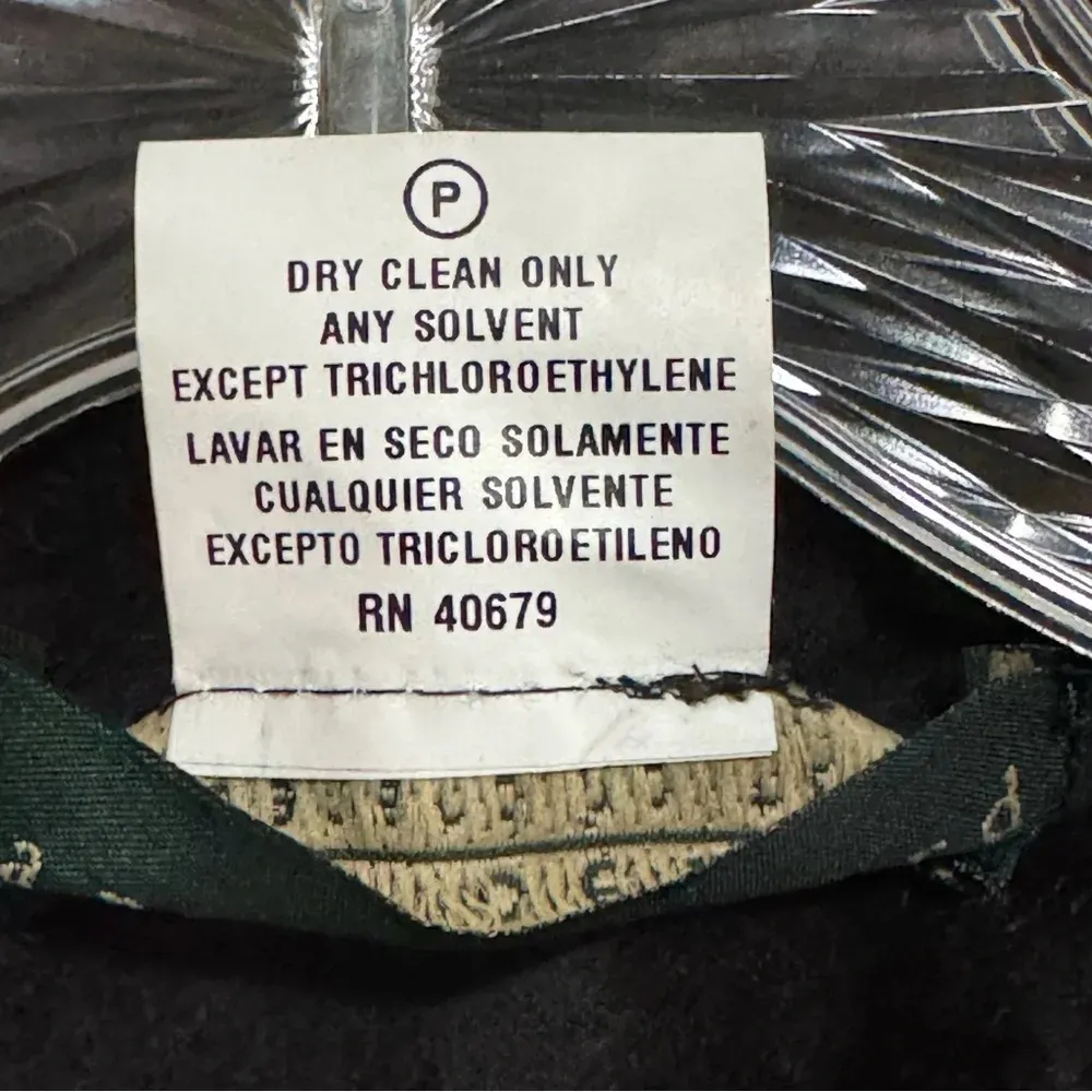 NWT - Never Worn HARVE BENARD Black Velvet Blazer 1 Button Open Pockets Size 4 - Image 5