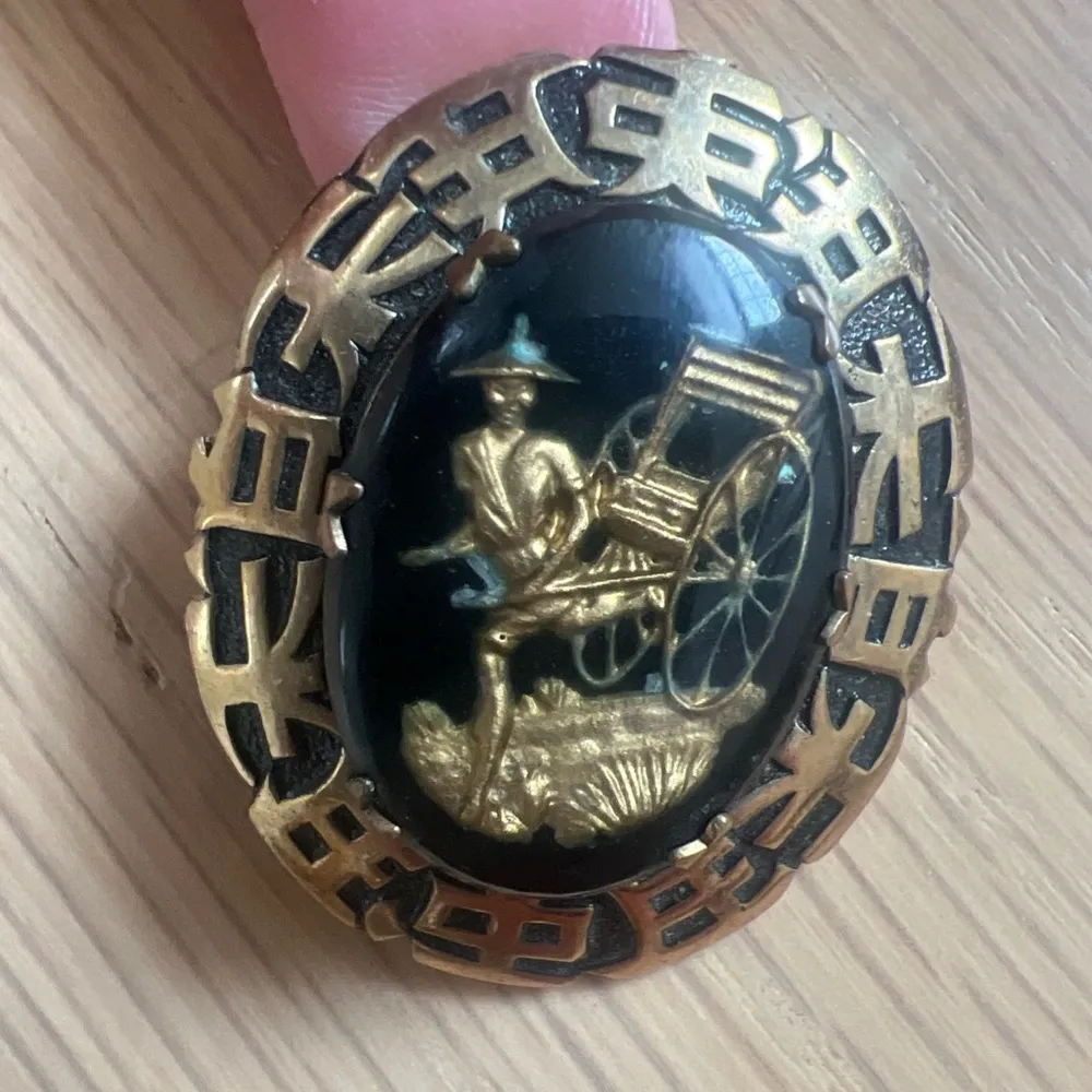 Vintage Intaglio Brooch Rickshaw Man Asian Gold - Image 5