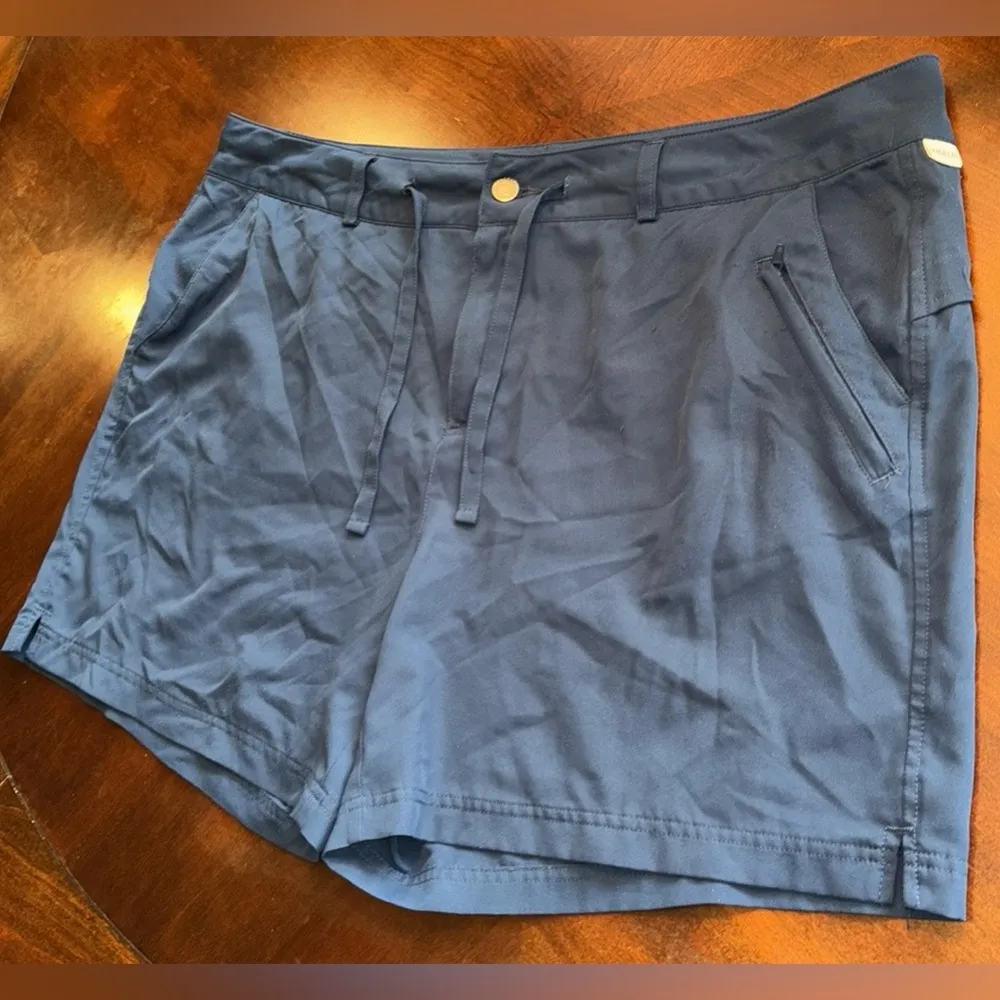 MAGELLAN women shorts in size 1X - Image 2