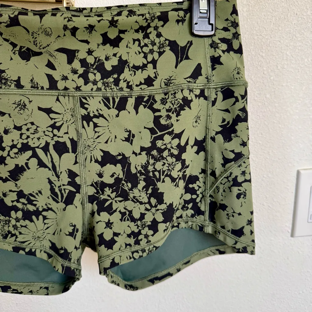 Lululemon In Movement Short Everlux 2.5" SIZE 10 - Image 9