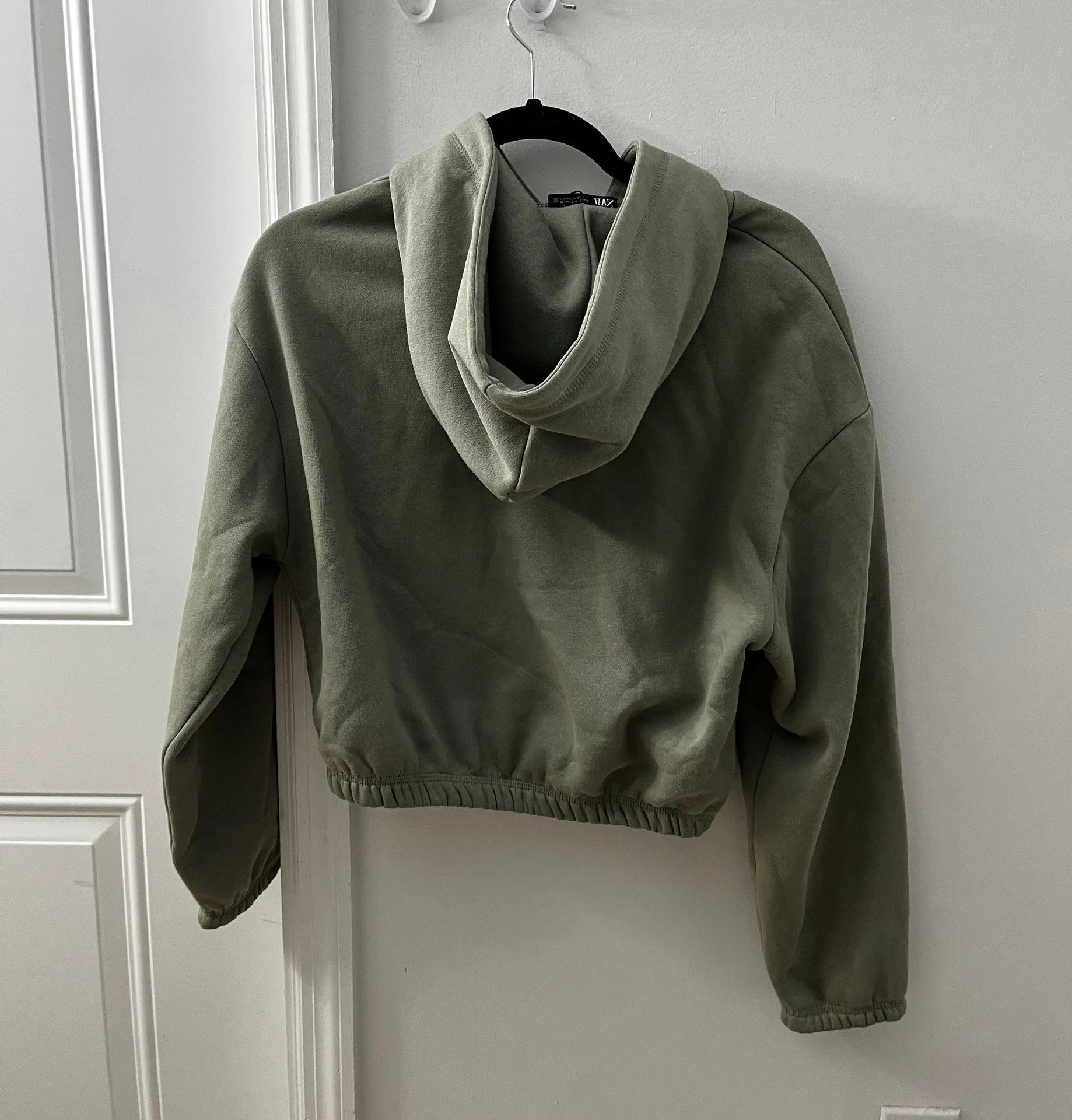 Green Cropped Hoodie - Image 3
