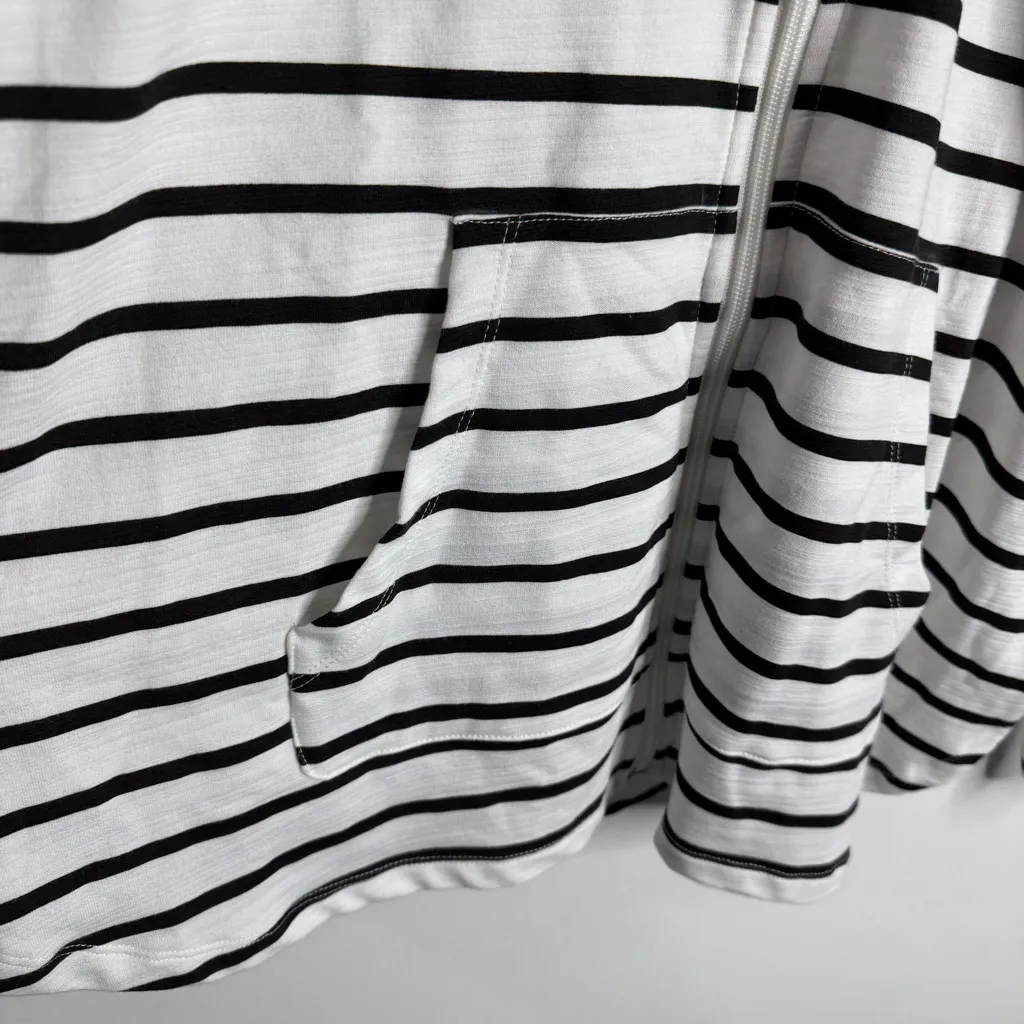 NWT Croft & Barrow Women's XL White & Black Striped Hooded Full Zip Sweater - Image 7