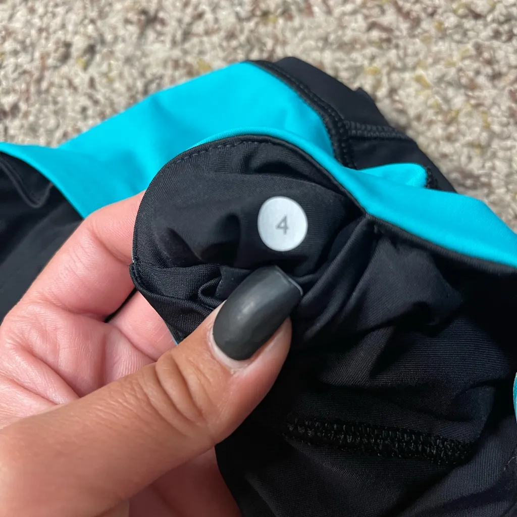 Lululemon Water Bound Crops Black and Blue Tropics Size 4 - Image 11