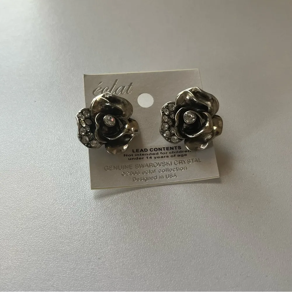 NEW eclat Sterling Silver Swarovski Crystal Stones Cluster Flower Stud Earrings - Image 3