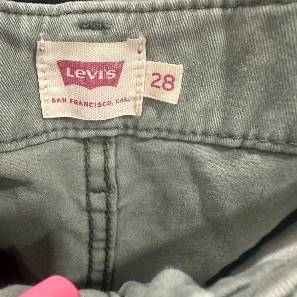 EUC LEVIS UNIQUE GREEN CARGO PANTS BALLON LEG STYLE - Image 8