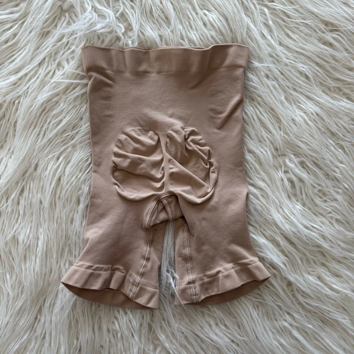 Skims Seamless Sculpt Mid Thigh Short Mica Size Small - Image 6