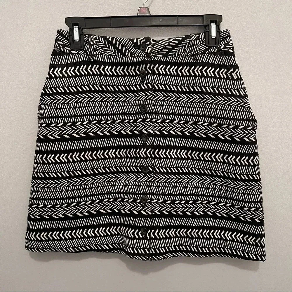 Maeve Anthropologie Skirt size 2 Black White Button‎ Front Field Notes Work - Image 3