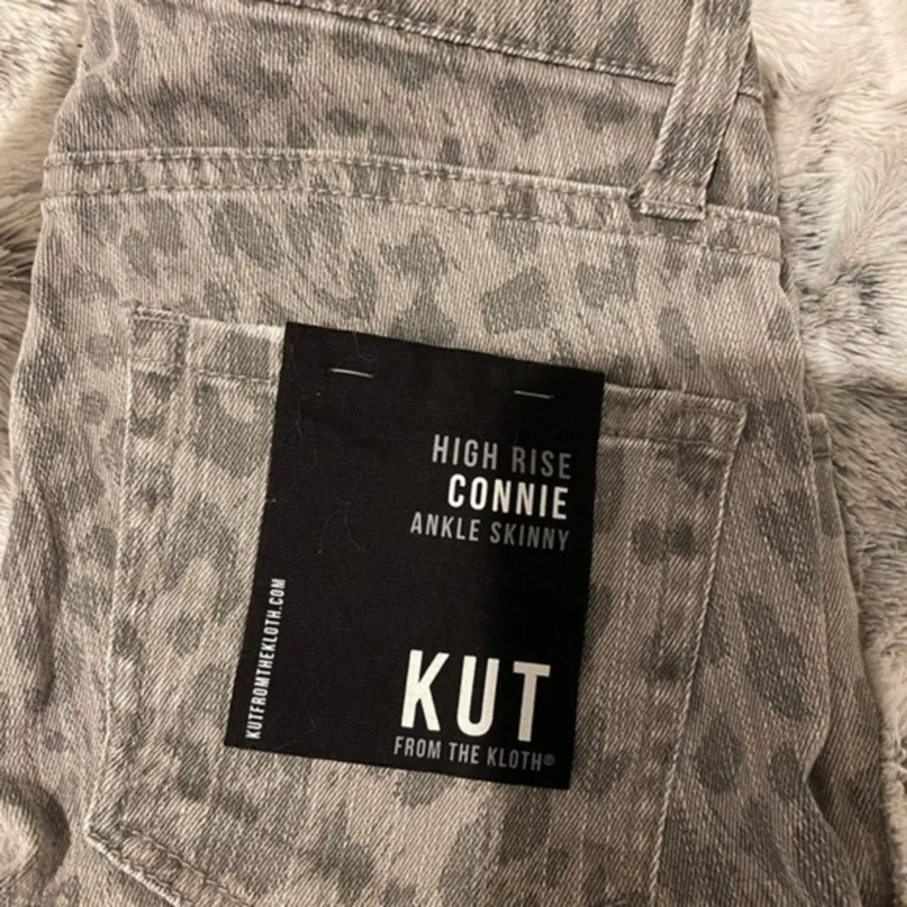 KUT FROM THE CLOTH High Rise Ankle Skinny Grey Charcoal Cutoff Leopard Jeans - Image 12