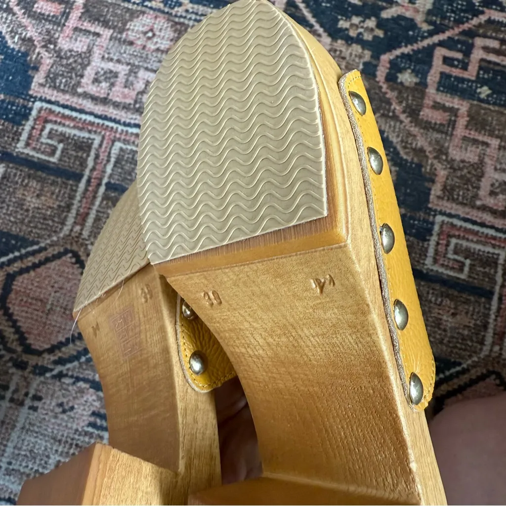Intentionally Blank Mustard Yellow Leather Wood Heeled Clog EU 39 / US 8.5 - Image 4