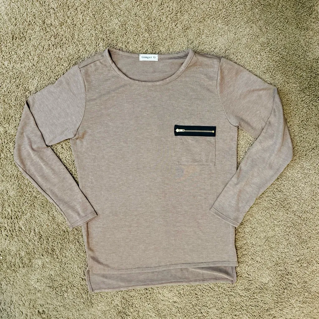 Ginger G Women’s Brown Long Sleeve Top with Black Zipper Pocket Size Small - Image 5