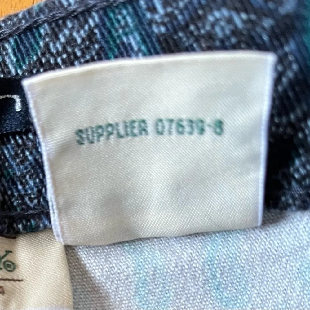 St. John’s Bay stretch pure comfort Y2K blue paisley print jeans, size 6. - Image 5