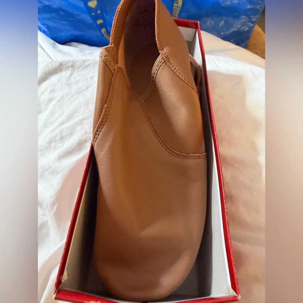 NEW Capezio Womens E Series Jazz Slip-on Leather Shoes 13W $40 - Image 4
