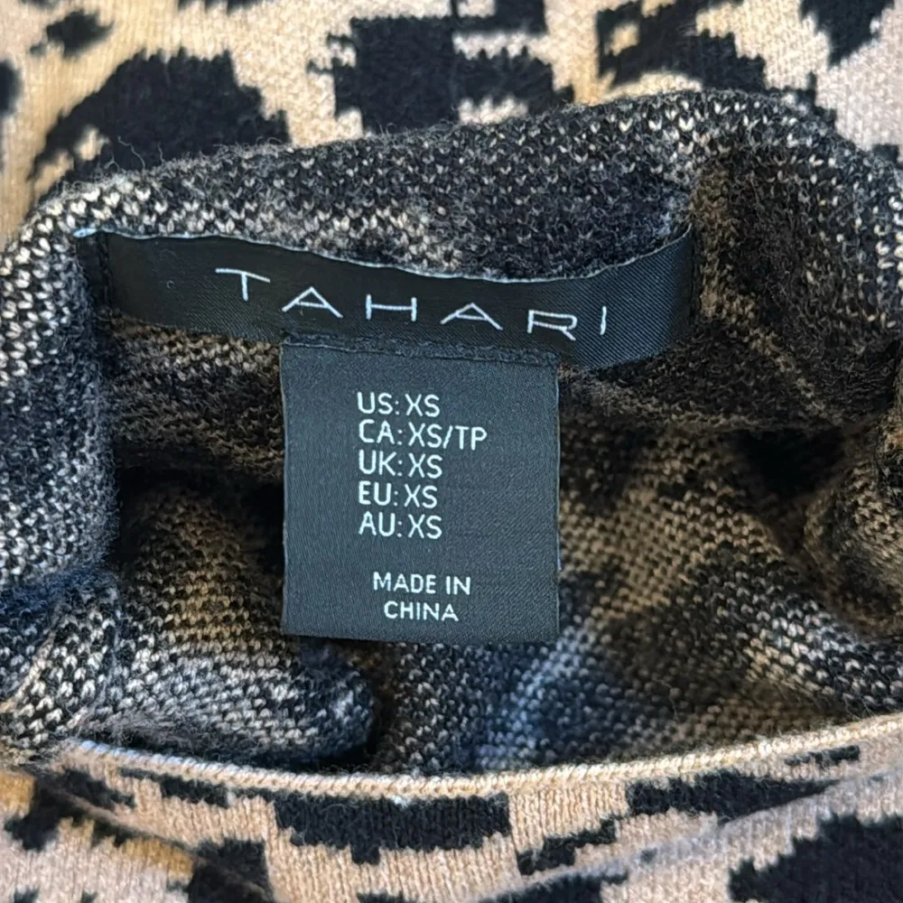 Tahari Tan Black Animal Print Long Sleeve Sweater Top Womens Size XS - Image 5
