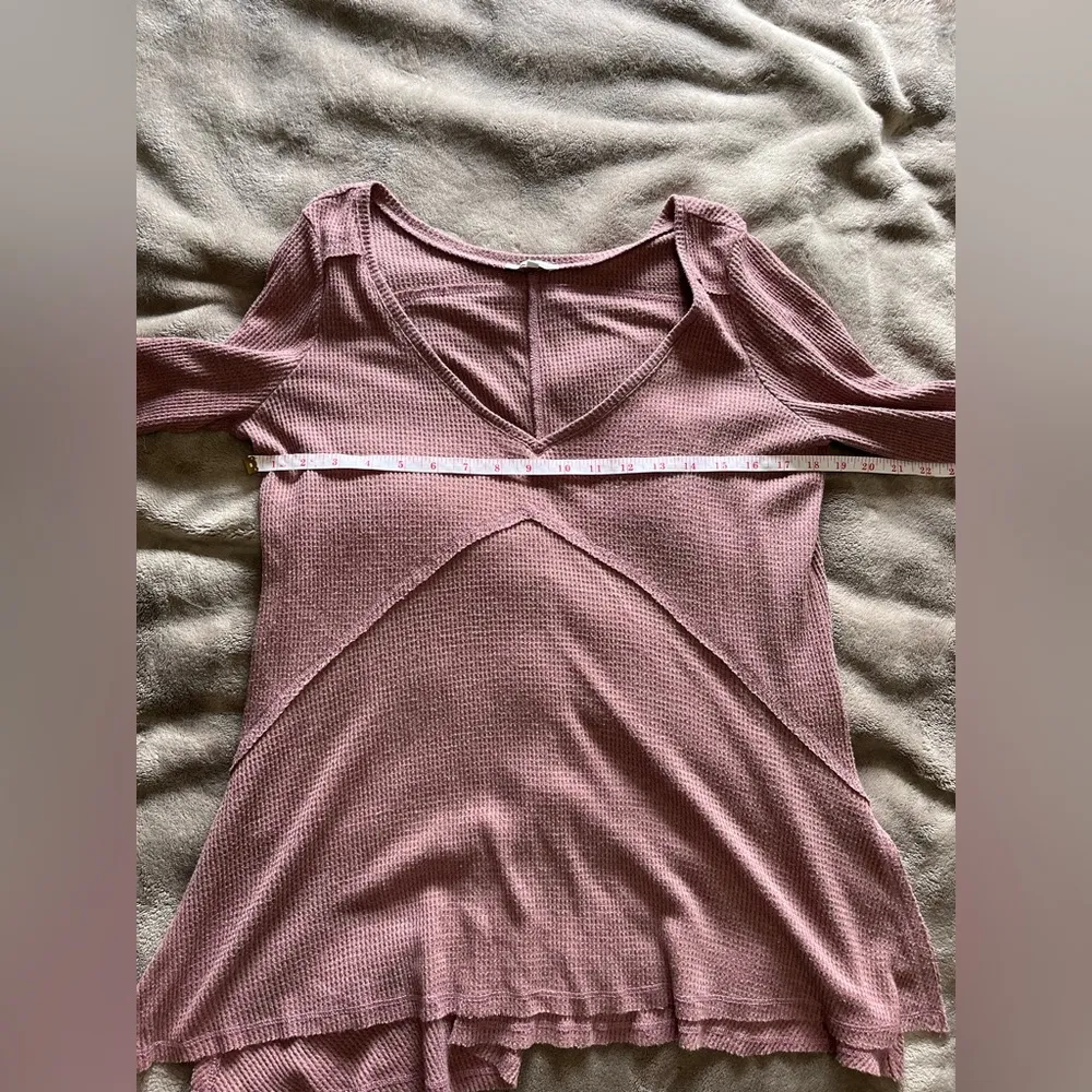 CHARLOTTE RUSSE Vintage Y2K Dusty Rose Long Sleeve V-Neck Thermal Shirt Sz M EUC - Image 6