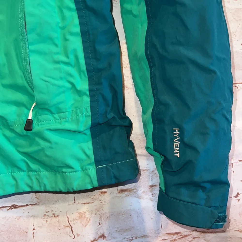 Women’s North Face two tone green raincoat jacket hood M pockets full zipper - Image 3