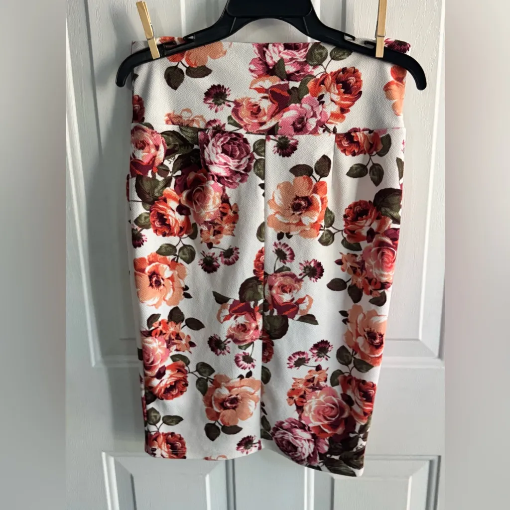 SILHOUETTE NYC Floral Pencil Skirt Women’s Size L Made in USA Stretch Fabric White Size L - Image 4