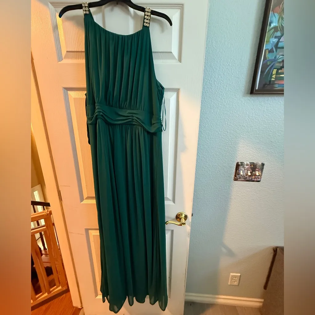 Sangria Green Evening Gown 18W Beaded Shoulders Plus Size Formal Dress - Image 14