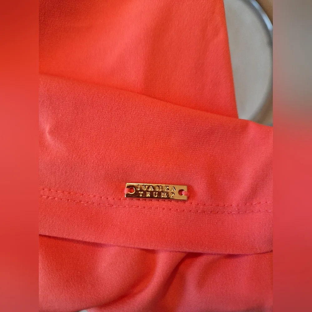 Ivanka Trump Top sz M - Image 5
