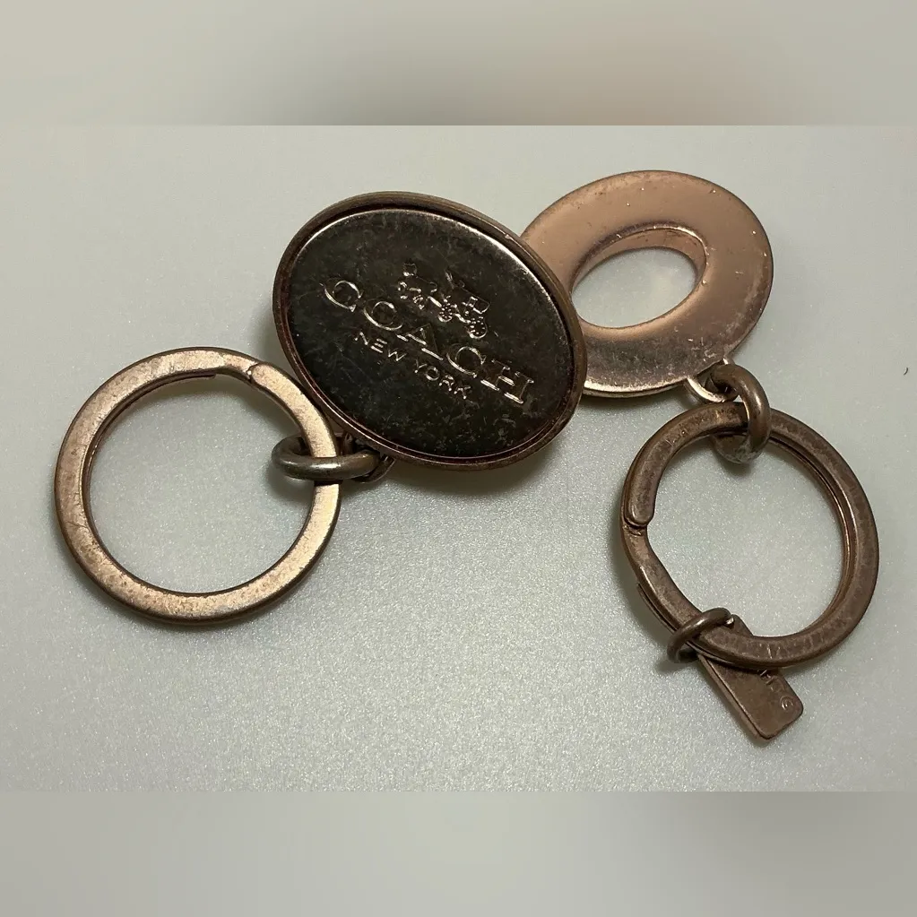 A Rare Vintage Y2K Coach Rose Gold Sig Turnlock Valet Keychain Keyring Key Fob - Image 3