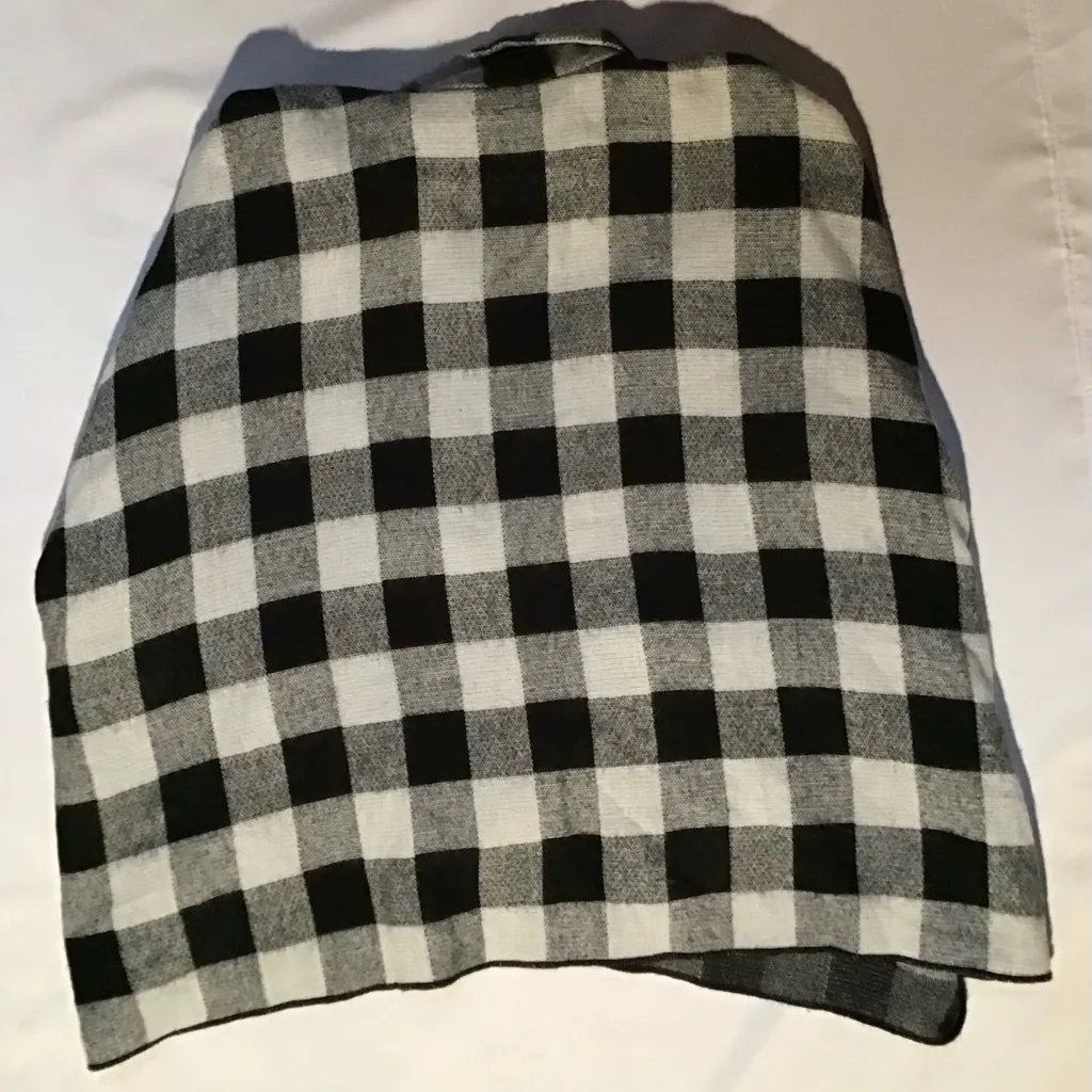 Marcus Adler New York Black &‎ White Plaid Cape With Faux Fur Pockets Full Zip Size M - Image 3