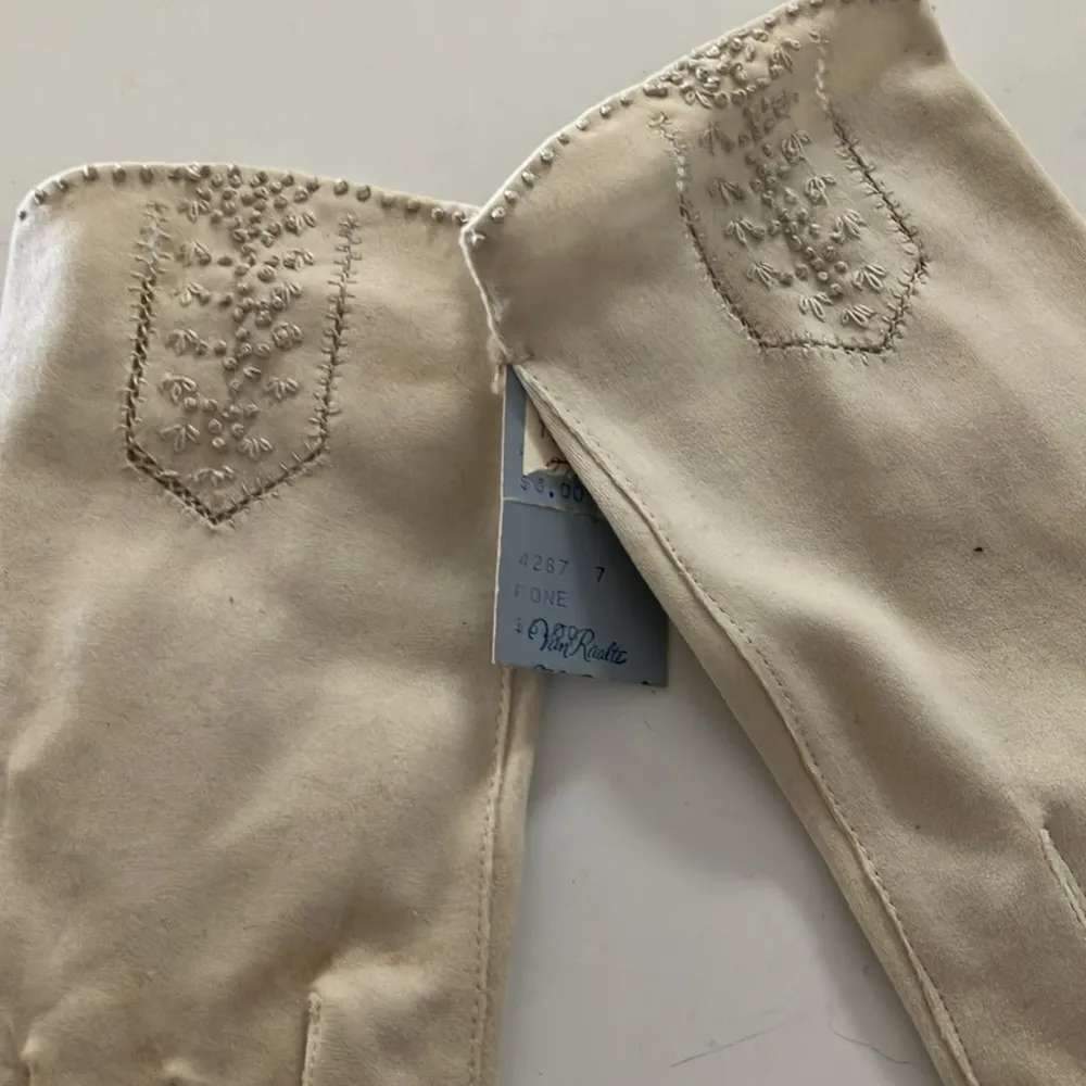 Brand new dead stock vintage van raalte embellished gloves 7 - Image 3