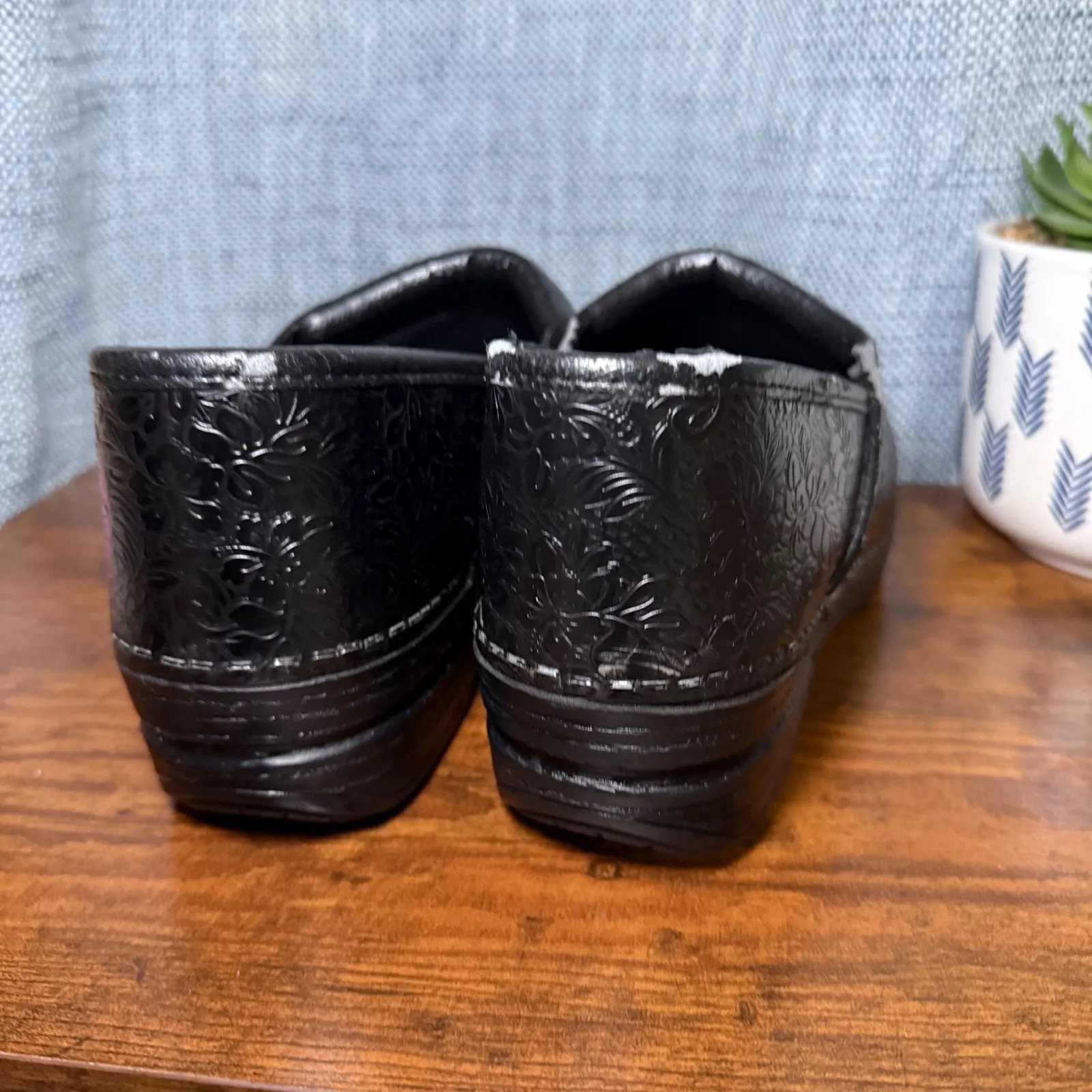 Dansko XP Black Leather Tooled Floral Embossed Clogs Comfort EU 38 US 7.5 Nurses - Image 4