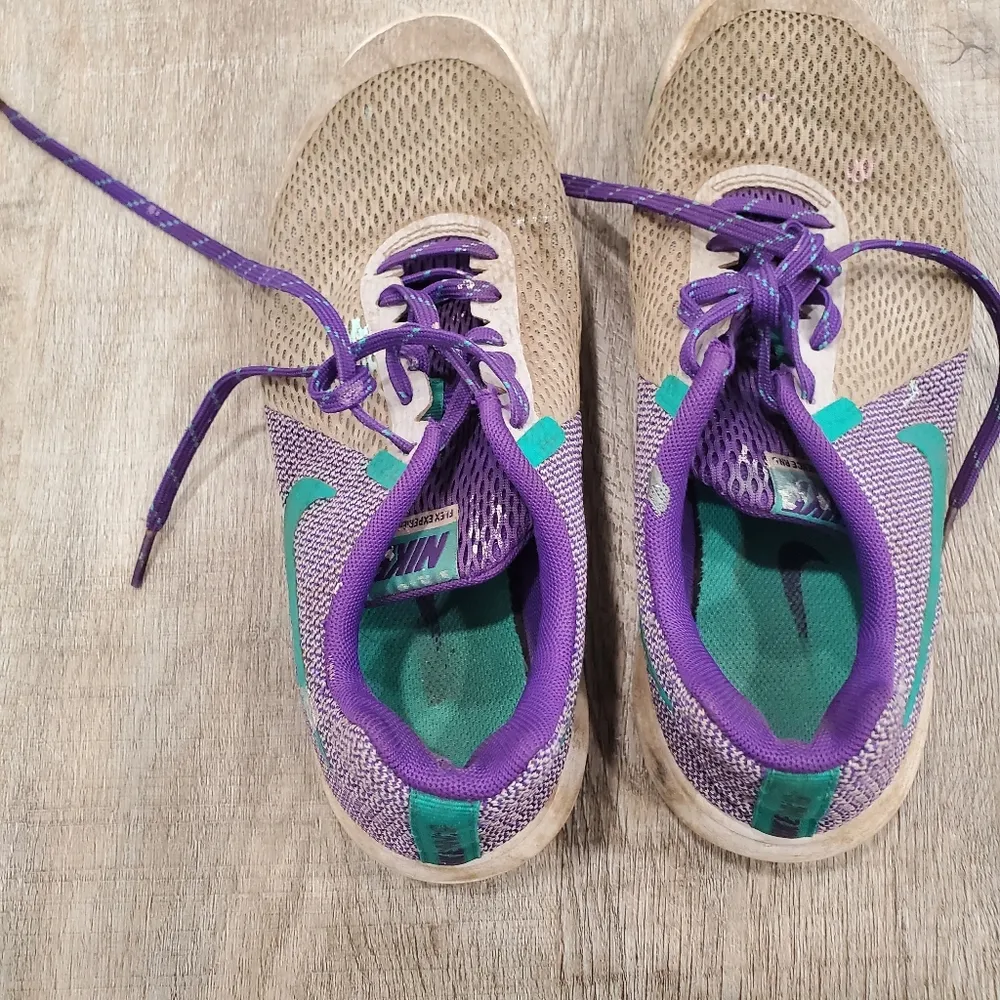 Nike Women's Sneakers Size 8 - Image 2