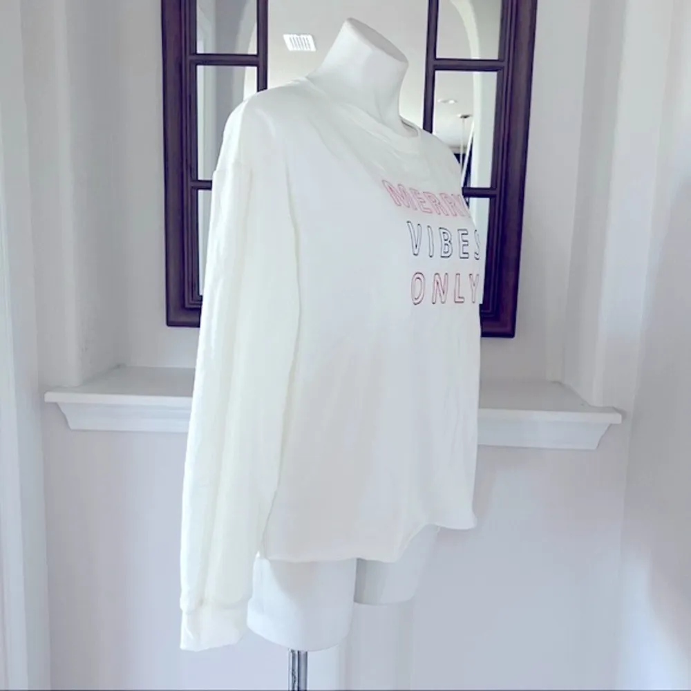 C&C California Holiday Sweatshirt Merry Vibes Only White Size M NWT - Image 3